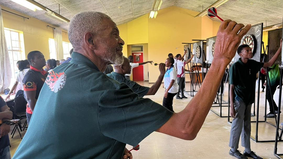 6 darts players hit highest 180 score